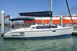 Treinta y Tres 33ft Hunter Yacht For Sale