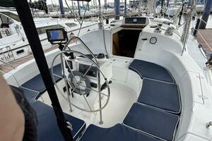 Treinta y Tres 33ft Hunter Yacht For Sale