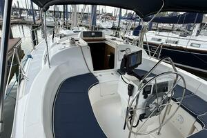 Treinta y Tres 33ft Hunter Yacht For Sale