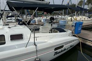 Treinta y Tres 33ft Hunter Yacht For Sale