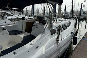 Treinta y Tres 33ft Hunter Yacht For Sale