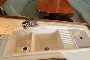 Treinta y Tres 33ft Hunter Yacht For Sale