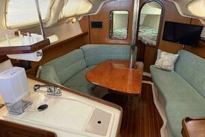 Treinta y Tres 33ft Hunter Yacht For Sale