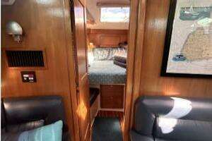 2004 Catalina 400 thumbnail 10