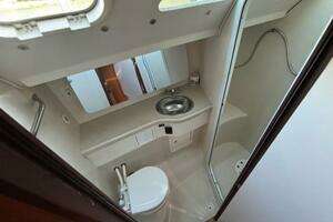 2004 Catalina 400 thumbnail 16