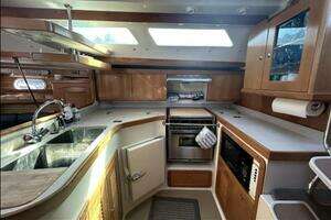 2004 Catalina 400 thumbnail 6
