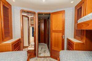 2000 Offshore Yachts Flushdeck thumbnail 37