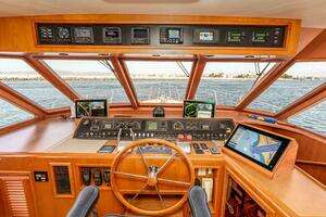 2000 Offshore Yachts Flushdeck thumbnail 29