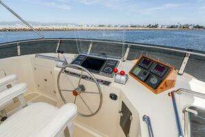 2000 Offshore Yachts Flushdeck thumbnail 14
