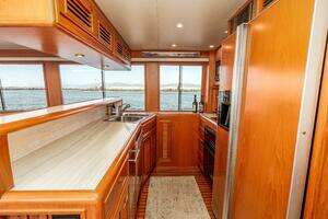 2000 Offshore Yachts Flushdeck thumbnail 26