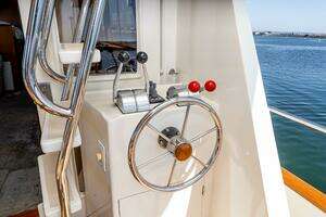 2000 Offshore Yachts Flushdeck thumbnail 18