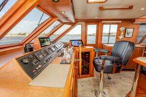 2000 Offshore Yachts Flushdeck thumbnail 30