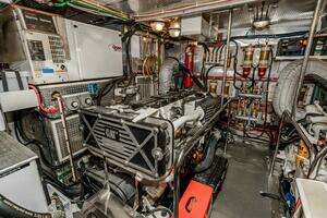 2000 Offshore Yachts Flushdeck thumbnail 45