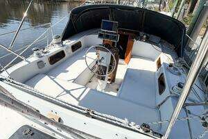 1989 Irwin 43 Mark III thumbnail 7