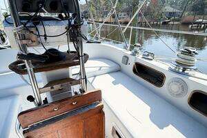 1989 Irwin 43 Mark III thumbnail 11