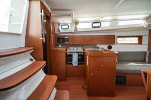 2019 Beneteau Oceanis 38.1 thumbnail 45