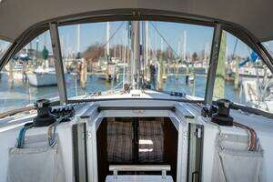 2019 Beneteau Oceanis 38.1 thumbnail 32