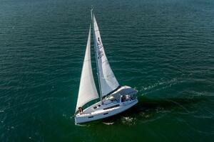 Fine Tuned 38ft Beneteau Yacht For Sale
