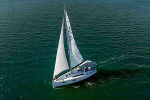 2019 Beneteau Oceanis 38.1 thumbnail 9