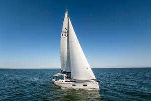 Fine Tuned 38ft Beneteau Yacht For Sale