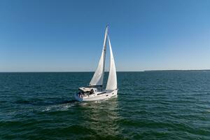 Fine Tuned 38ft Beneteau Yacht For Sale