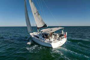 2019 Beneteau Oceanis 38.1 thumbnail 14