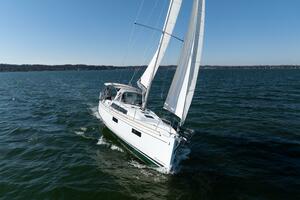 Fine Tuned 38ft Beneteau Yacht For Sale