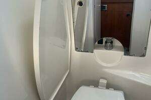 1990 Beneteau thumbnail 38