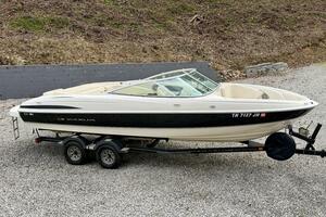 22ft Maxum Yacht For Sale