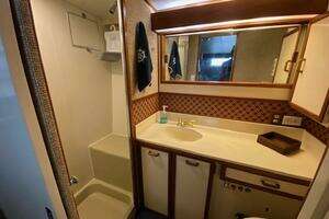 1972 Chris-Craft Commander Flush Deck thumbnail 24