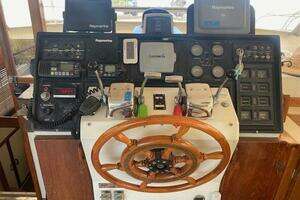 1972 Chris-Craft Commander Flush Deck thumbnail 13