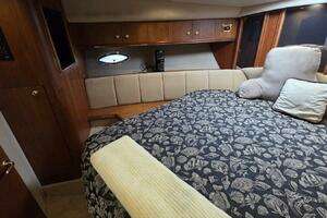 2000 Cruisers Yachts 4450 Express Motor Yacht thumbnail 50