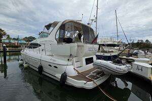 2000 Cruisers Yachts 4450 Express Motor Yacht thumbnail 3