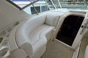 2000 Cruisers Yachts 4450 Express Motor Yacht thumbnail 17