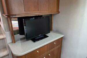 2000 Cruisers Yachts 4450 Express Motor Yacht thumbnail 61