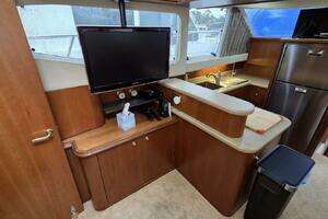 2000 Cruisers Yachts 4450 Express Motor Yacht thumbnail 34