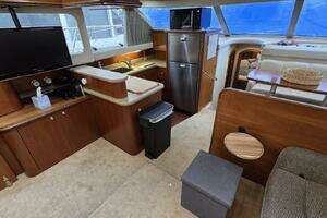 2000 Cruisers Yachts 4450 Express Motor Yacht thumbnail 31