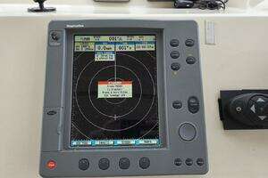 2000 Cruisers Yachts 4450 Express Motor Yacht thumbnail 21