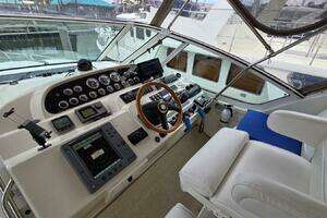 2000 Cruisers Yachts 4450 Express Motor Yacht thumbnail 20