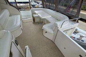 2000 Cruisers Yachts 4450 Express Motor Yacht thumbnail 14