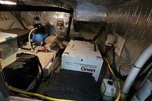 2000 Cruisers Yachts 4450 Express Motor Yacht thumbnail 62