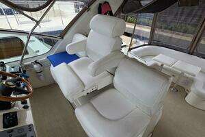 2000 Cruisers Yachts 4450 Express Motor Yacht thumbnail 19