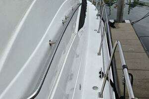 2000 Cruisers Yachts 4450 Express Motor Yacht thumbnail 8