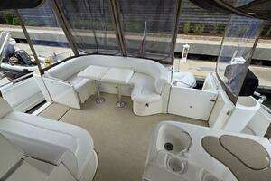 2000 Cruisers Yachts 4450 Express Motor Yacht thumbnail 12