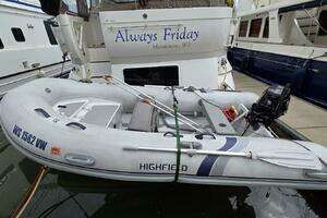 2000 Cruisers Yachts 4450 Express Motor Yacht thumbnail 5