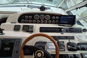 2000 Cruisers Yachts 4450 Express Motor Yacht thumbnail 23