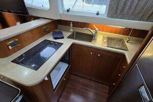 2000 Cruisers Yachts 4450 Express Motor Yacht thumbnail 40