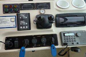 2000 Cruisers Yachts 4450 Express Motor Yacht thumbnail 25