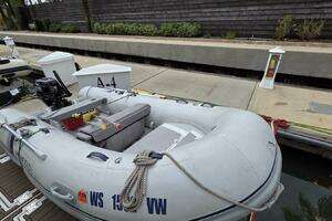 2000 Cruisers Yachts 4450 Express Motor Yacht thumbnail 7