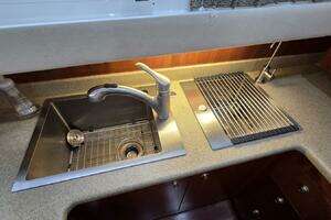 2000 Cruisers Yachts 4450 Express Motor Yacht thumbnail 42